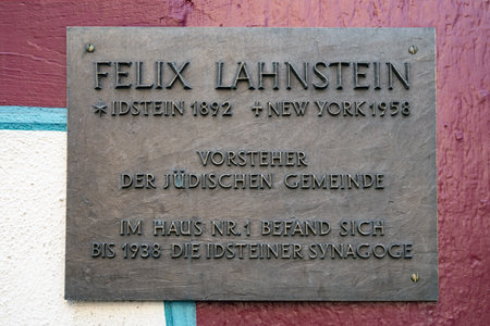 IDSTEIN, GERMANY - 2022-10-05 - Felix Lahnstein memorial plaque. Felix Lahnstain was the last community leader from the jewish community in Idstein.のeditorial素材