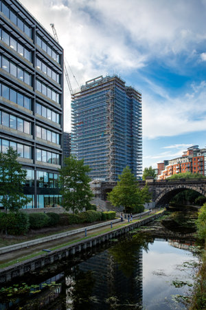 LEEDS LIVERPOOL CANAL, LEEDS, UK - SEPTEMBER 8, 2022. A new build skyscraper on the Leeds Liverpool canal in Leeds city centre representing investment and regeneration in the Yorkshire cityの写真素材