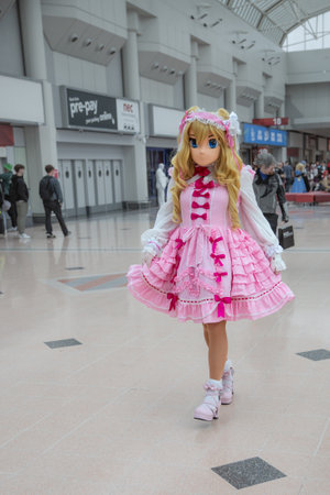 BIRMINGHAM NEC, UK - NOVEMBER 13, 2022.  A female cosplayer dressed as a popular Korean or japanese Anime Lycoris character with face mask at a UK comic conのeditorial素材