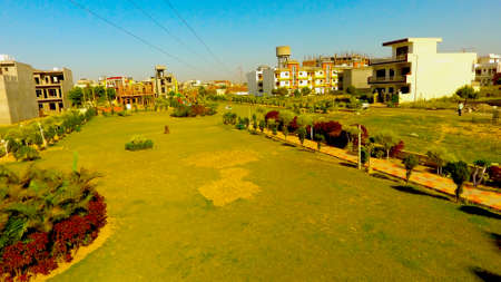 Latur, Maharashtra, India,- june 2020 : Abstract view of a green parks during summer in Laturのeditorial素材