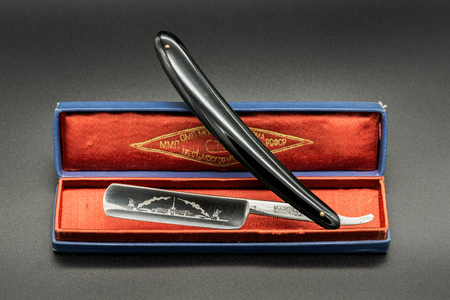 Vintage straight razor on the own boxの写真素材