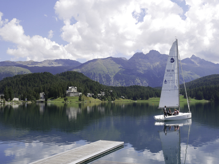 19 august 2018-saintz moritz-suisse-Panoramic view of the lake of Saintz Moritzのeditorial素材