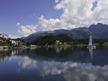 19 august 2018-saintz moritz-suisse-Panoramic view of the lake of Saintz Moritzのeditorial素材