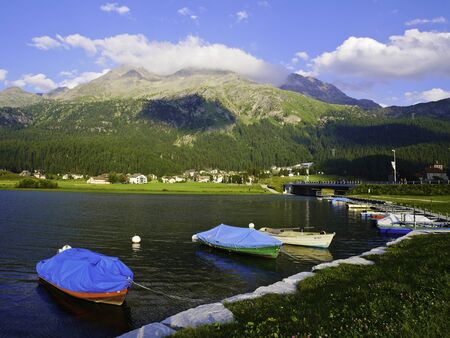 10 august 2019-Silvaplana-suisse-View of the lake of Silvaplanaのeditorial素材