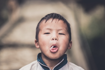 Unidentified H mong s child in Sa Pa, Vietnam December 04, 2012  Sapa is a mountain town in Vietnam and H mong are the 8th largest ethnic group in Vietnam のeditorial素材