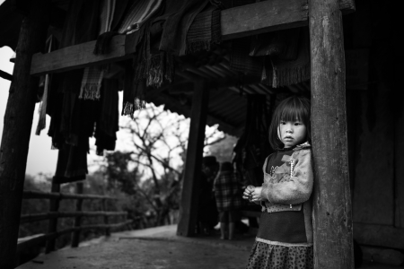 Unidentified H mong s child in Sa Pa, Vietnam December 04, 2012  Sapa is a mountain town in Vietnam and H mong are the 8th largest ethnic group in Vietnam のeditorial素材