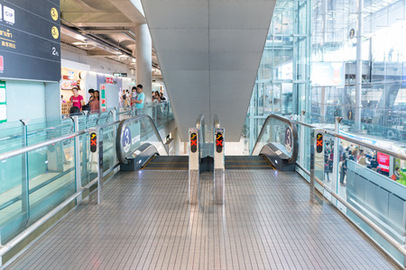 BANGKOK- MAR 01 : The Escalator at Suvanaphumi Airport in Bangkok on March 01, 2015. Suvarnabhumi airport is world\\\\のeditorial素材