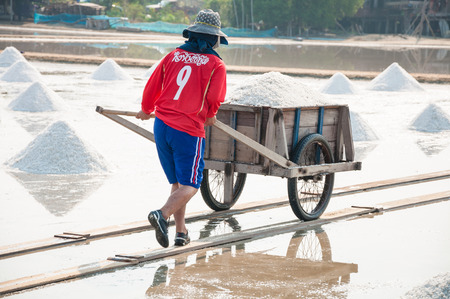 CHONBURI, THAILAND - MAR 11: Unidentified workers carrying salt at salt farm on March 07, 2010 in Chonburi Thailand. Chonburi is the main industrial area in Thailandのeditorial素材