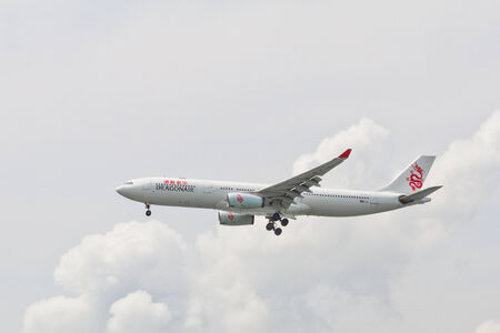 B-HILL DRAGONAIR LANDING to HONG KONG International Airport HKIAのeditorial素材