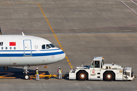 air china B-6383 working with JALのeditorial素材