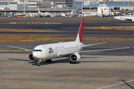 JAL at HANEDA Airport Taxing Dat Timeのeditorial素材