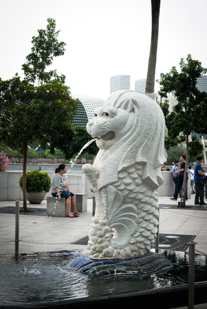 Singapore - Jan 18, 2011: Close-up on the Merlion Monument. The mythical Merlion, a creature with the head of a lion and the body of a fish, is the symbol of Singapore on Jan 18, 2011.のeditorial素材