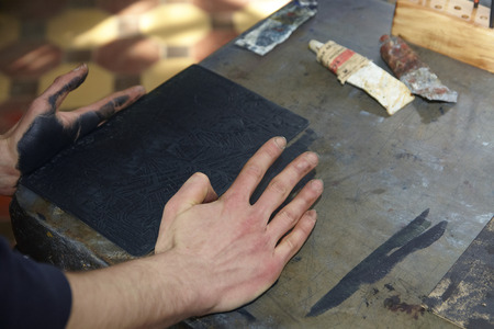Polishing metal process which use special plaster material