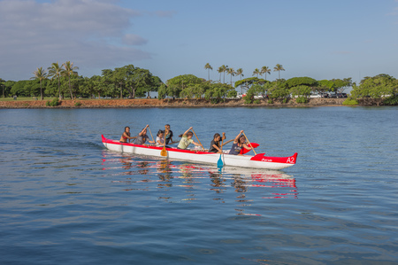 Honolulu, Jan 20:  Outrigger canoe and crew paddle through the lagoon.  Honolulu, Hawaii, USA.  January 20, 2015.のeditorial素材