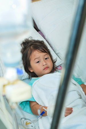 Sick little girl in hospital bedの写真素材