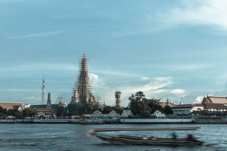 The temple of dawn, Bangkok, Thailand.の写真素材