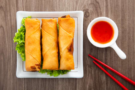 Deep fried spring rolls , popiah
