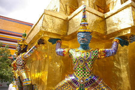 Giant guards at Grand Palace, Bangkok, Thailandのeditorial素材