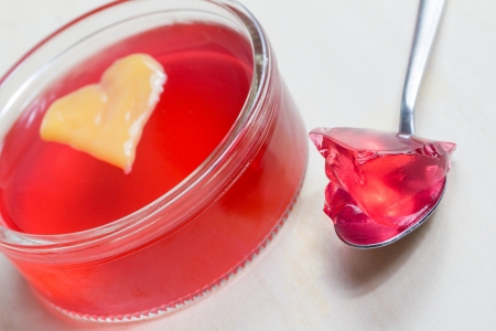 party wobble pudding with vanilla heart