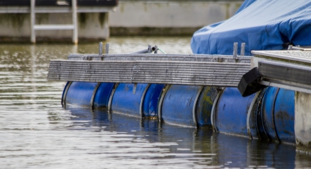 floating lake gangwayの写真素材