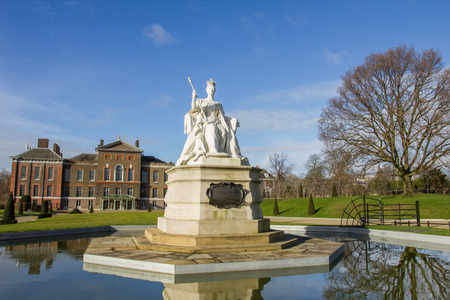 kensington palace in londonのeditorial素材