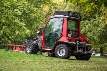 ride on mowers in a parkのeditorial素材