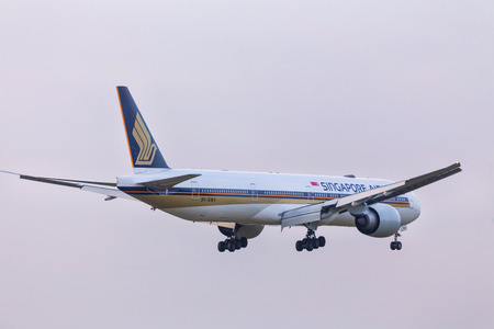 frankfurt, hesse/germany - 18 05 18: singapore airlines airplane at frankfurt airport germanyのeditorial素材