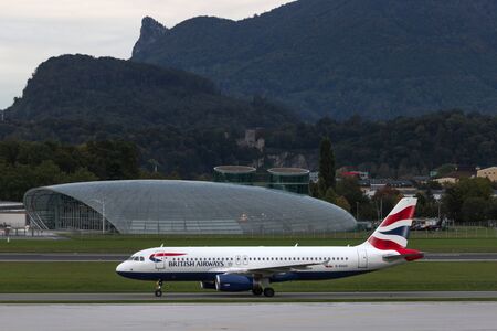salzburg, salzburger land/austria - 08 10 19: british airways airplane at  salzburg airport in austriaのeditorial素材