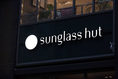 hamburg, hamburg/germany - 05 01 2020: sunglass hut sign in hamburg germanyのeditorial素材