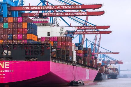 hamburg, hamburg/germany - 03 01 2020: altenwerder container port hamburg germanyのeditorial素材