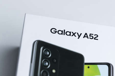siegen, north rhine westphalia, germany - 06 04 2021: a new samsung galaxy a52 mobile phone boxのeditorial素材