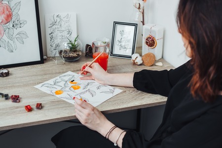 Young woman painting with watercolor paintsの写真素材