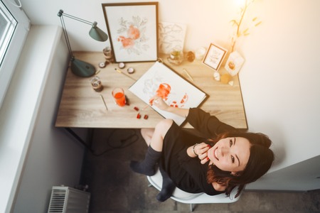 Young woman painting with watercolor paintsの写真素材