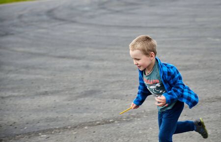 02-08-2017 Riga, Latvia. little boy runs in a summer parkのeditorial素材