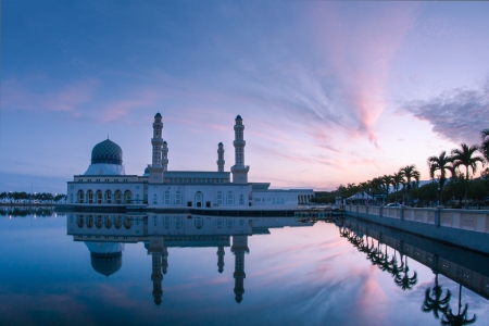 Sunrise at Floating Mosque Kota Kinabalu, Sabah, Malaysiaの写真素材