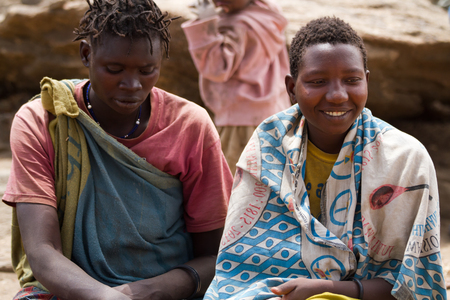 hadzabe tribe two woman sitting togetherのeditorial素材