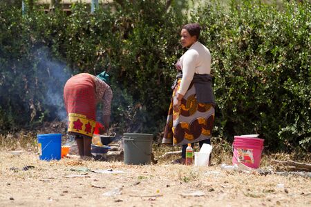 african women cooking in a market placeのeditorial素材