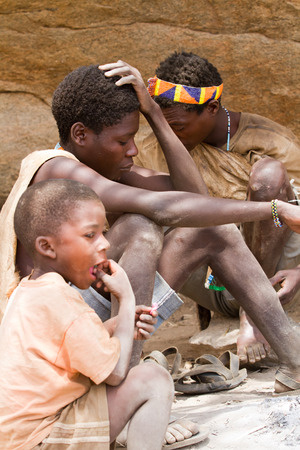 hadzabe tribe, men sitting in the shade in hot dayのeditorial素材