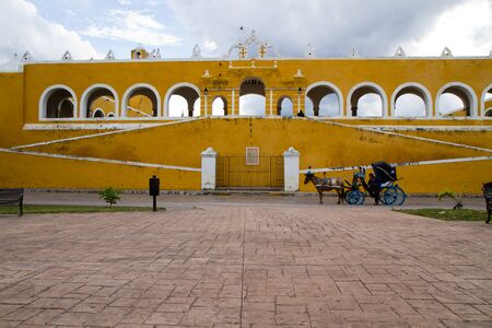 izamal mexican church in mexicoの写真素材