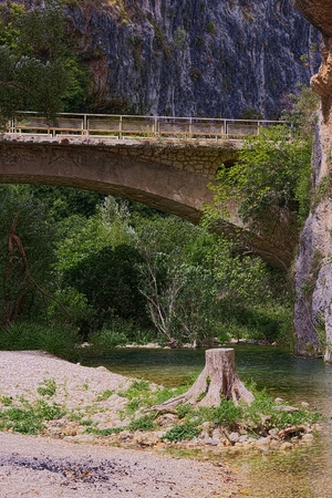 Lake Pantalica and the bridgeの写真素材