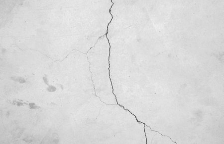 Cracked concrete wall texture background. White cement wall with cracks.の写真素材