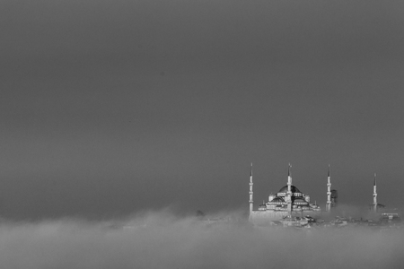 Blue Mosque under heavy fogの写真素材