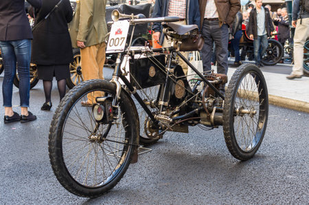 LONDON - November 01 : Regent street motor show - Oldtimert.Presentation before race Lonton to...