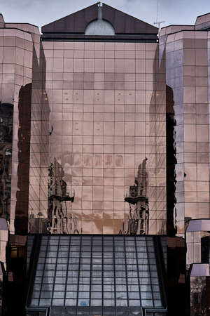 Manchester, Uk 2 December 2019 Salford quay footbridge in Manchesterのeditorial素材