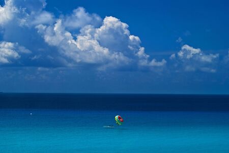 Para-sailing in Cancunの写真素材