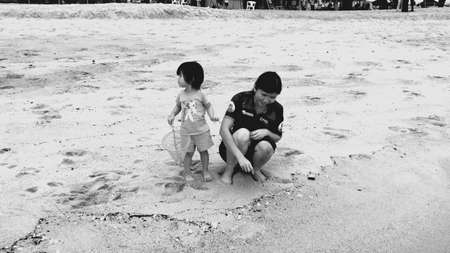 Playing sand on the beachの素材