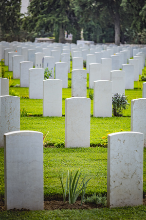 AUGUST 2017, THESSALONIKI GREECE: Zejtinlik military cemetary, joined graves of English and Irish fallen soldiers in WWIのeditorial素材