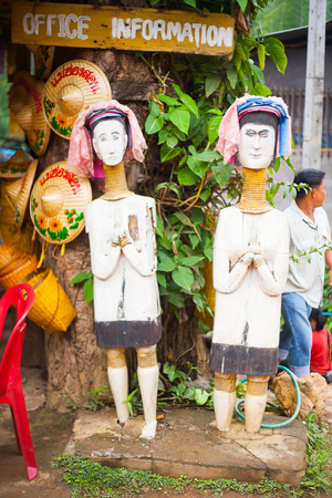 MAE HONG SON,  THAILAND - NOV 21, 2013: Unidentified Karen Long Neck woman in traditional hill tribe village also known as Kayan indigenous ethnic groupのeditorial素材