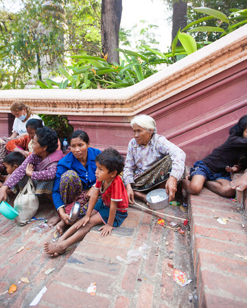 Dirty homeless people in Phnom Penh, Cambodiaのeditorial素材
