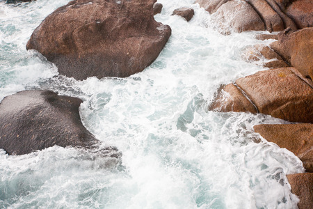 Waves crashing on rocks at coast in Thailand, Koh Taoの写真素材